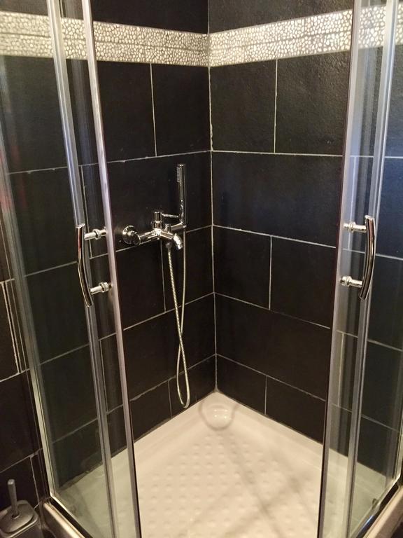 Rodakas Kontias Exteriör bild
